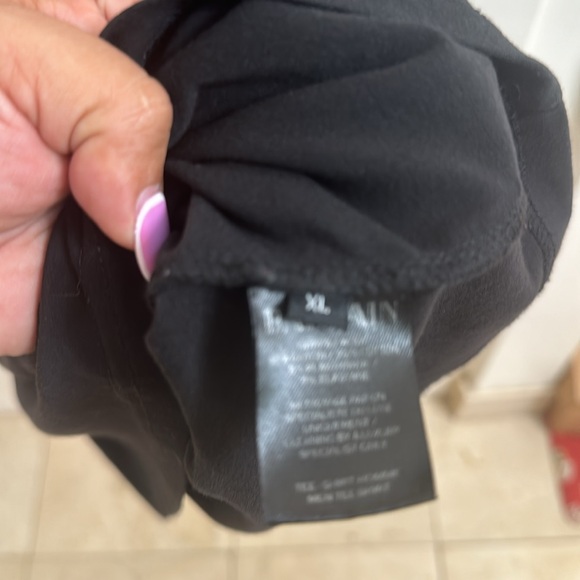 Balmain, Paris men’s T-shirt in the black with red logo. Size extra large. - Picture 5 of 5